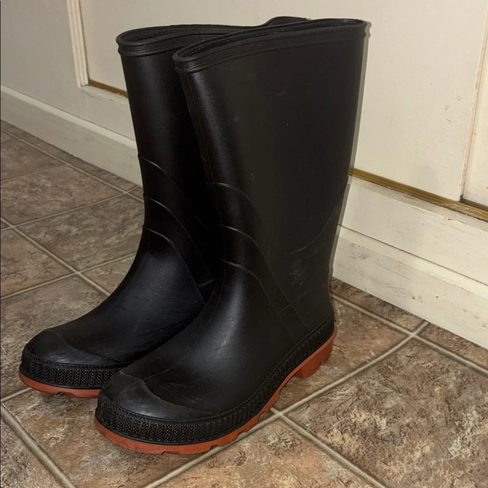 Boys Black Rubber Rain Boots with Brown Soles 2